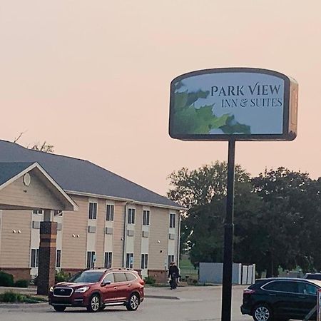 Park View Inn & Suites Hoisington Near Great Bend Εξωτερικό φωτογραφία