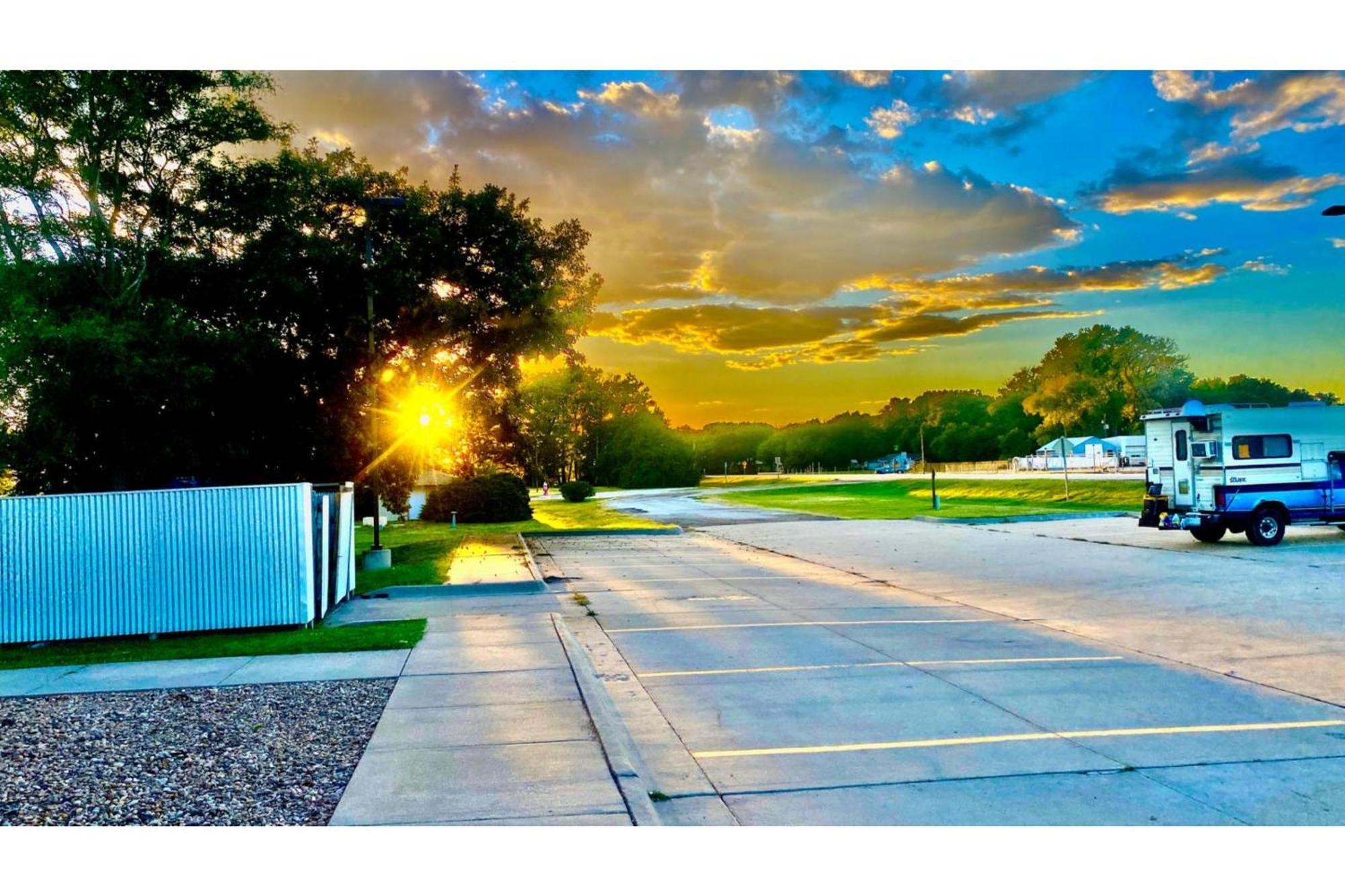 Park View Inn & Suites Hoisington Near Great Bend Εξωτερικό φωτογραφία
