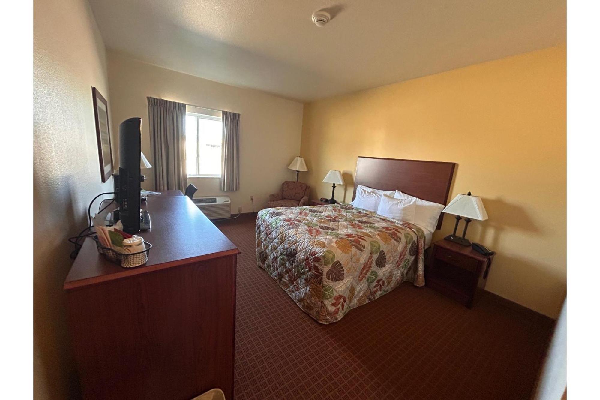 Park View Inn & Suites Hoisington Near Great Bend Εξωτερικό φωτογραφία