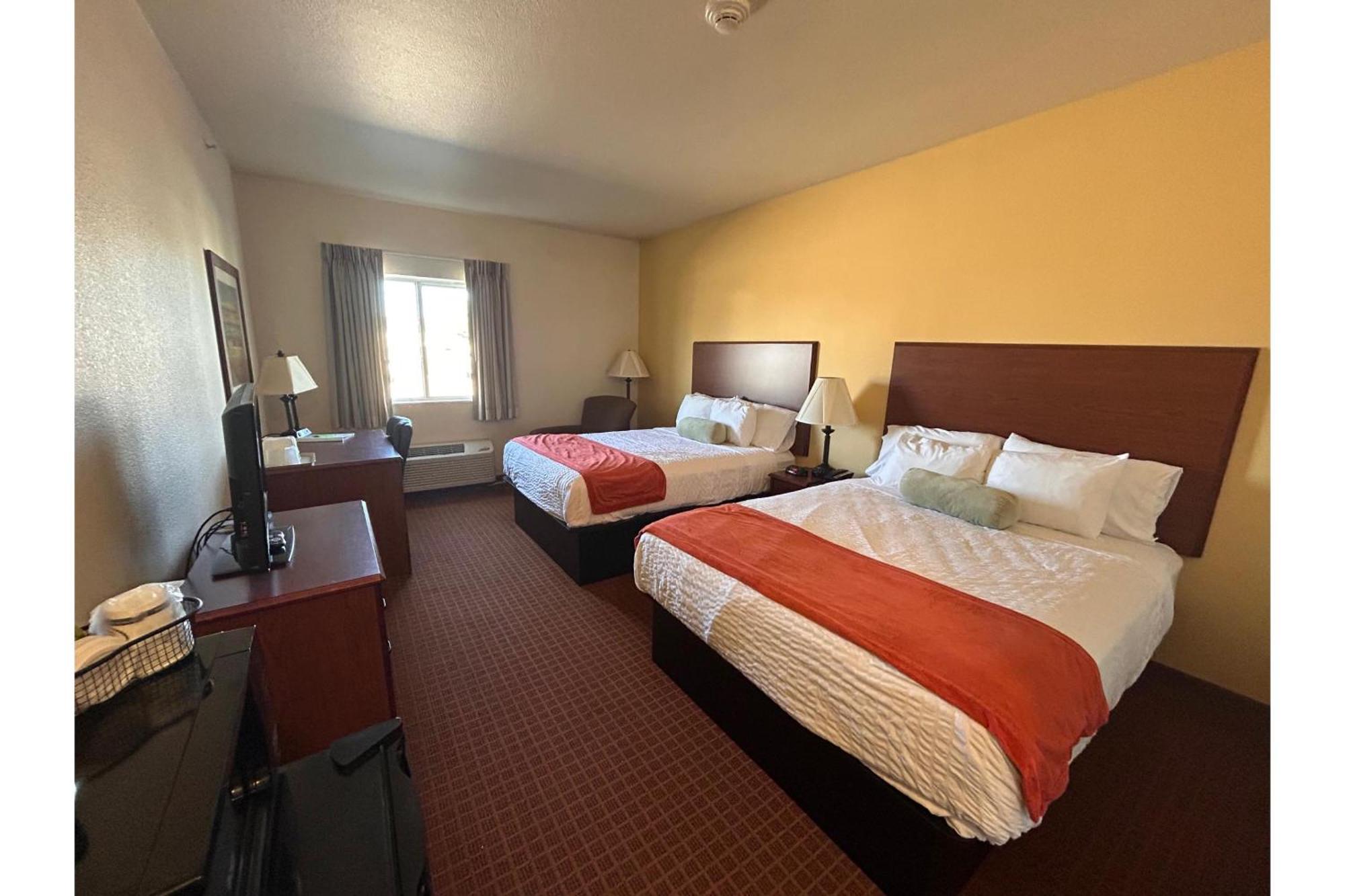 Park View Inn & Suites Hoisington Near Great Bend Εξωτερικό φωτογραφία