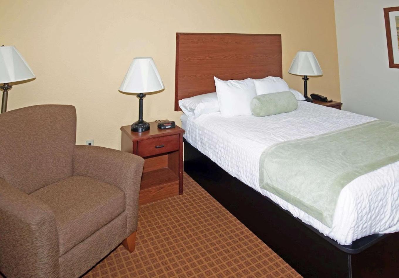 Park View Inn & Suites Hoisington Near Great Bend Εξωτερικό φωτογραφία