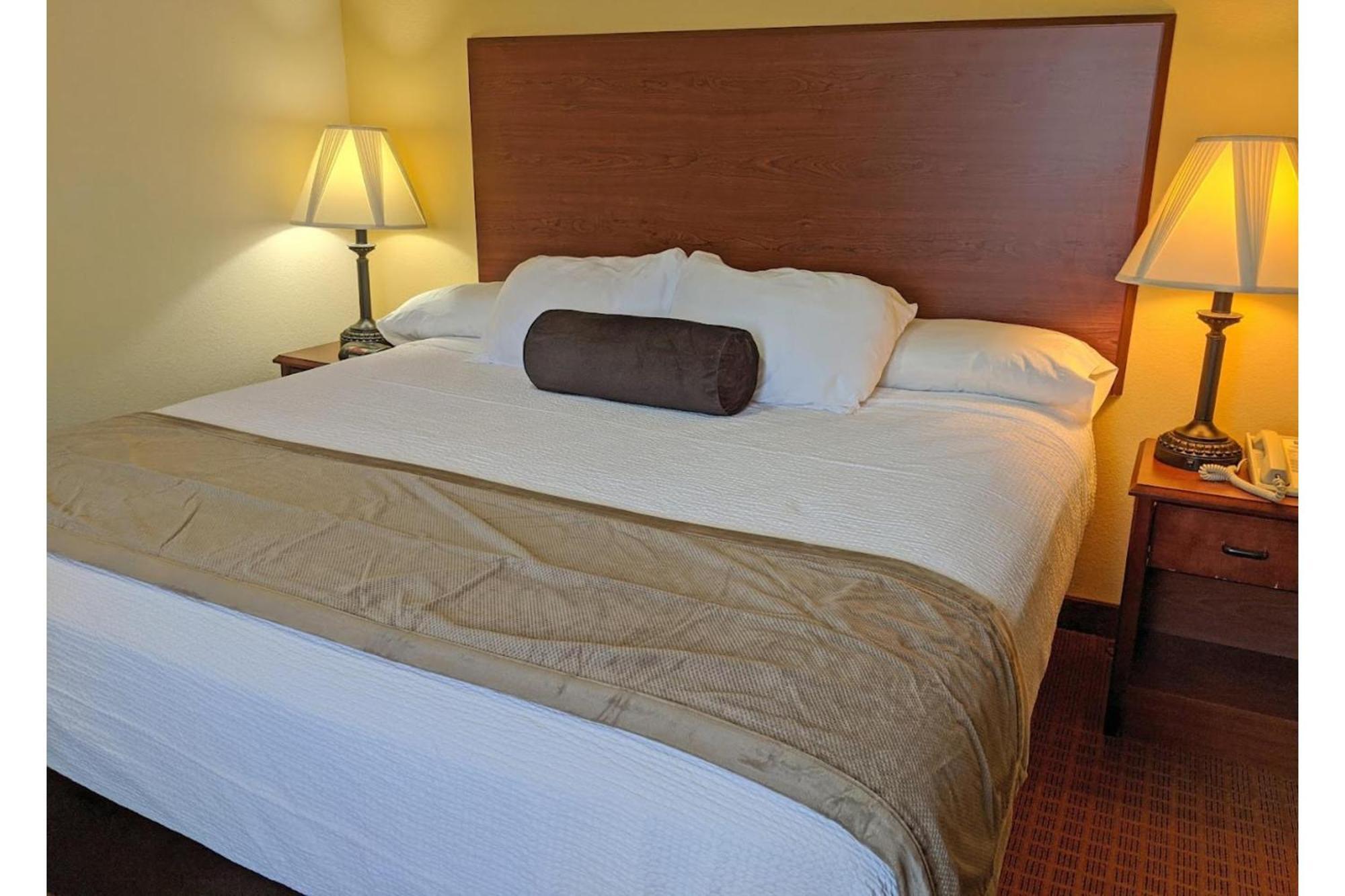 Park View Inn & Suites Hoisington Near Great Bend Εξωτερικό φωτογραφία
