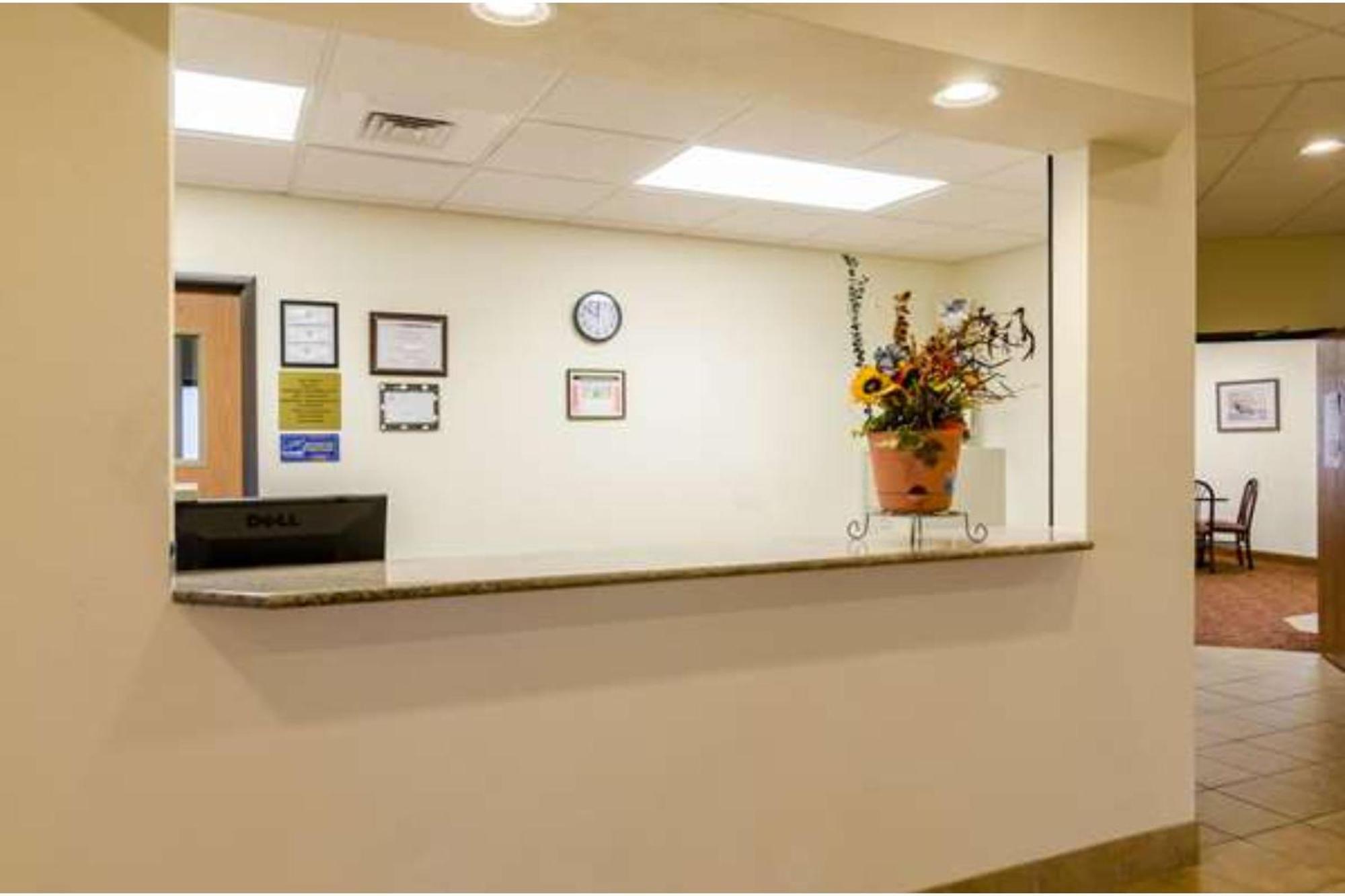 Park View Inn & Suites Hoisington Near Great Bend Εξωτερικό φωτογραφία