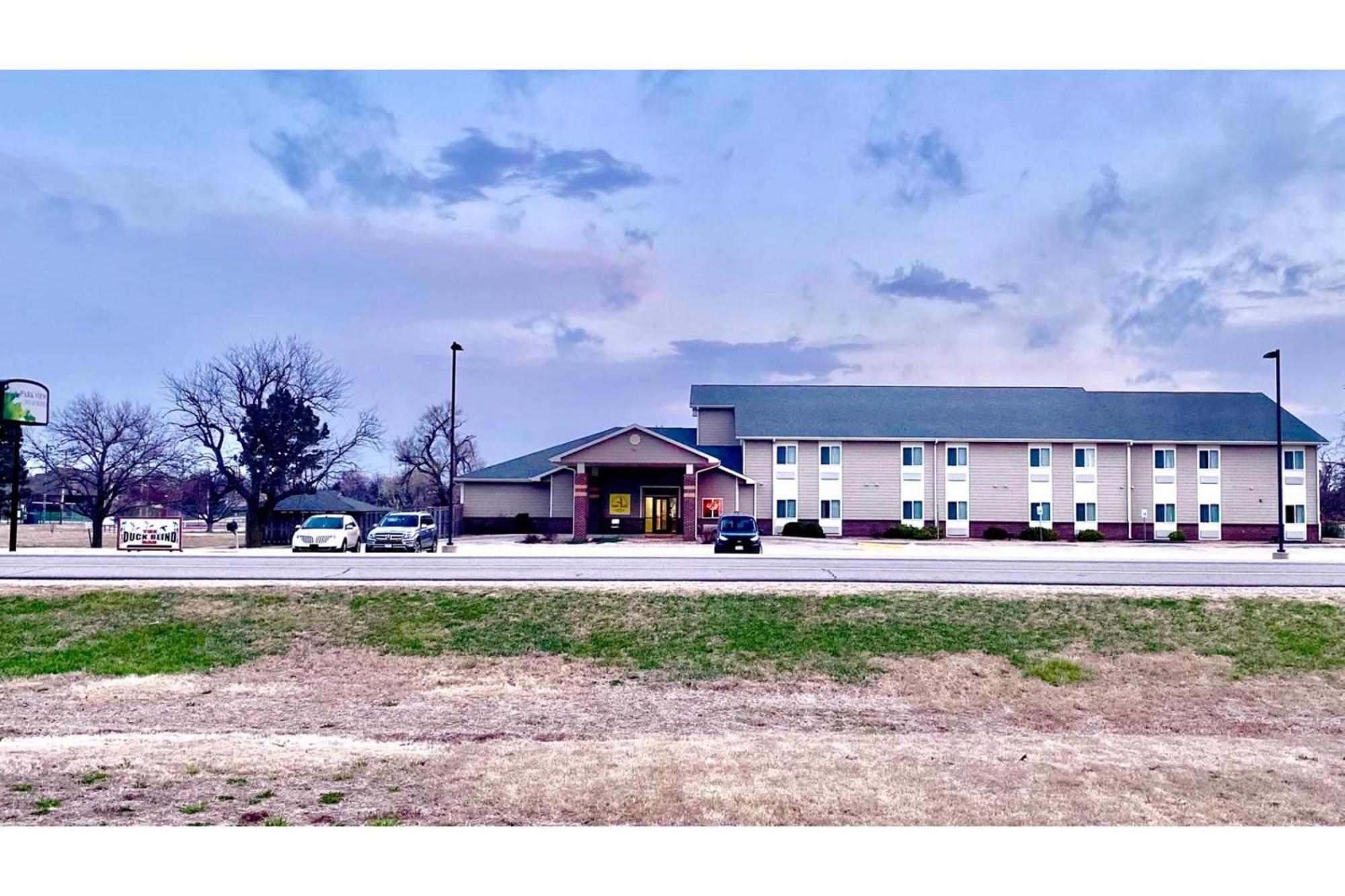 Park View Inn & Suites Hoisington Near Great Bend Εξωτερικό φωτογραφία