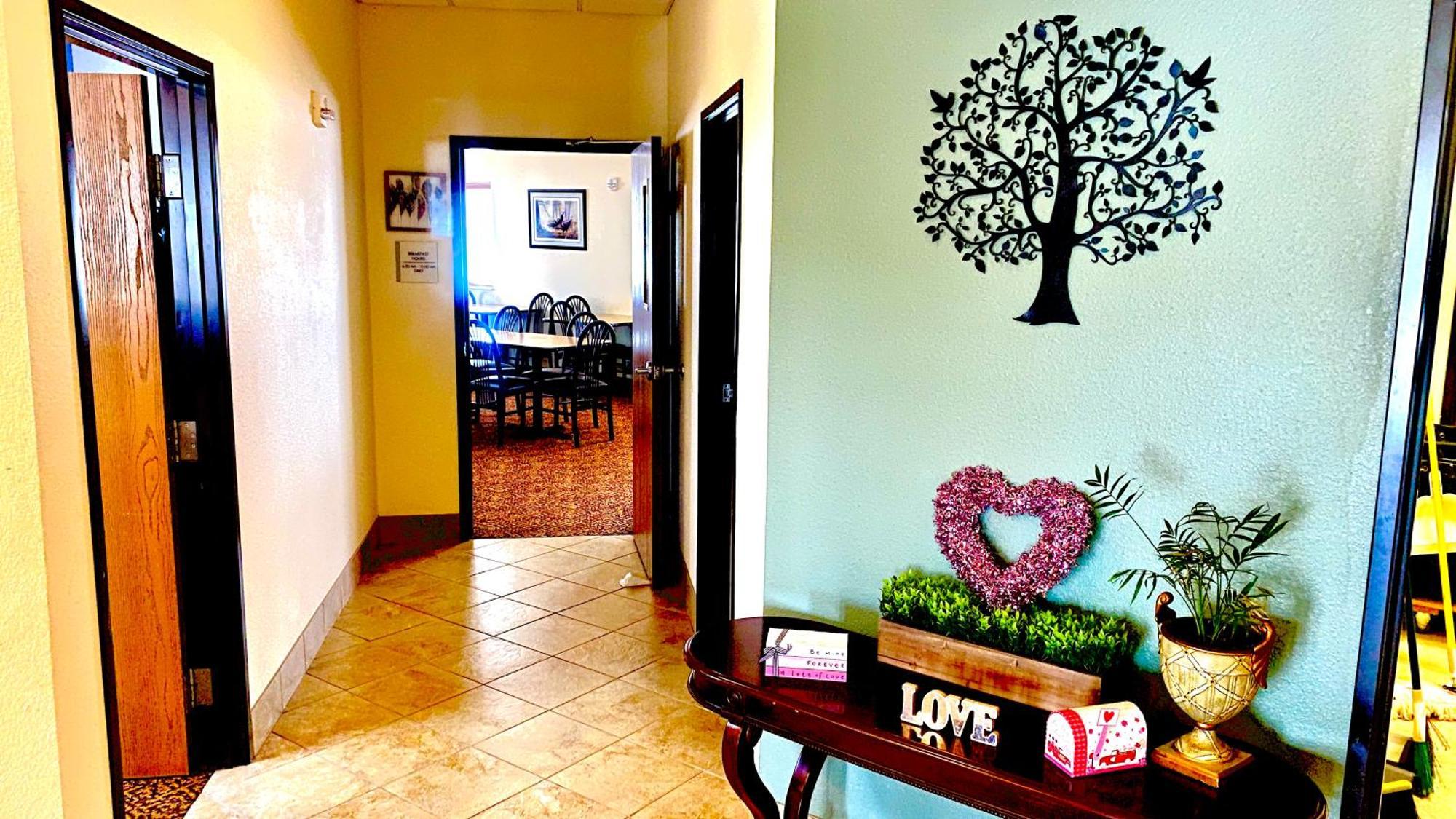 Park View Inn & Suites Hoisington Near Great Bend Εξωτερικό φωτογραφία