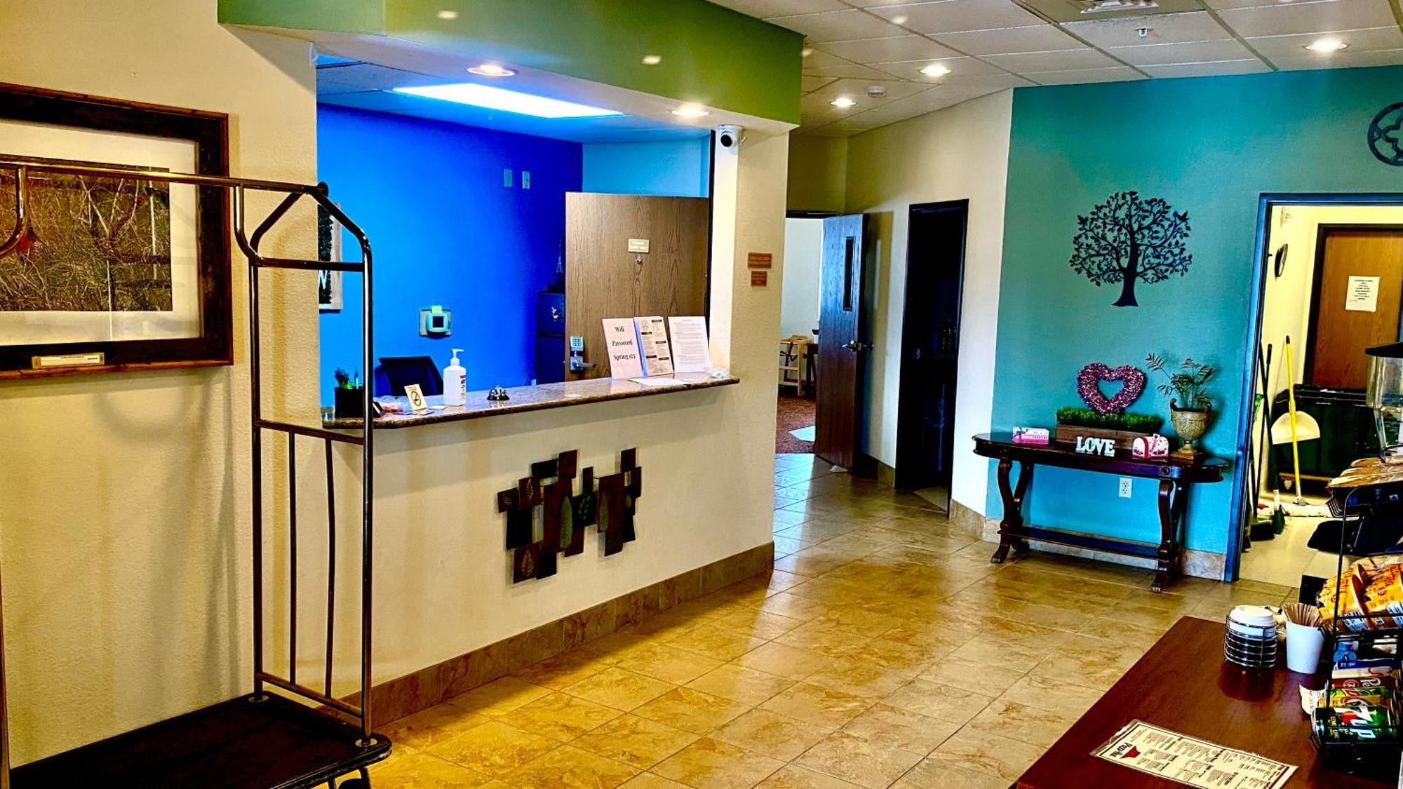 Park View Inn & Suites Hoisington Near Great Bend Εξωτερικό φωτογραφία