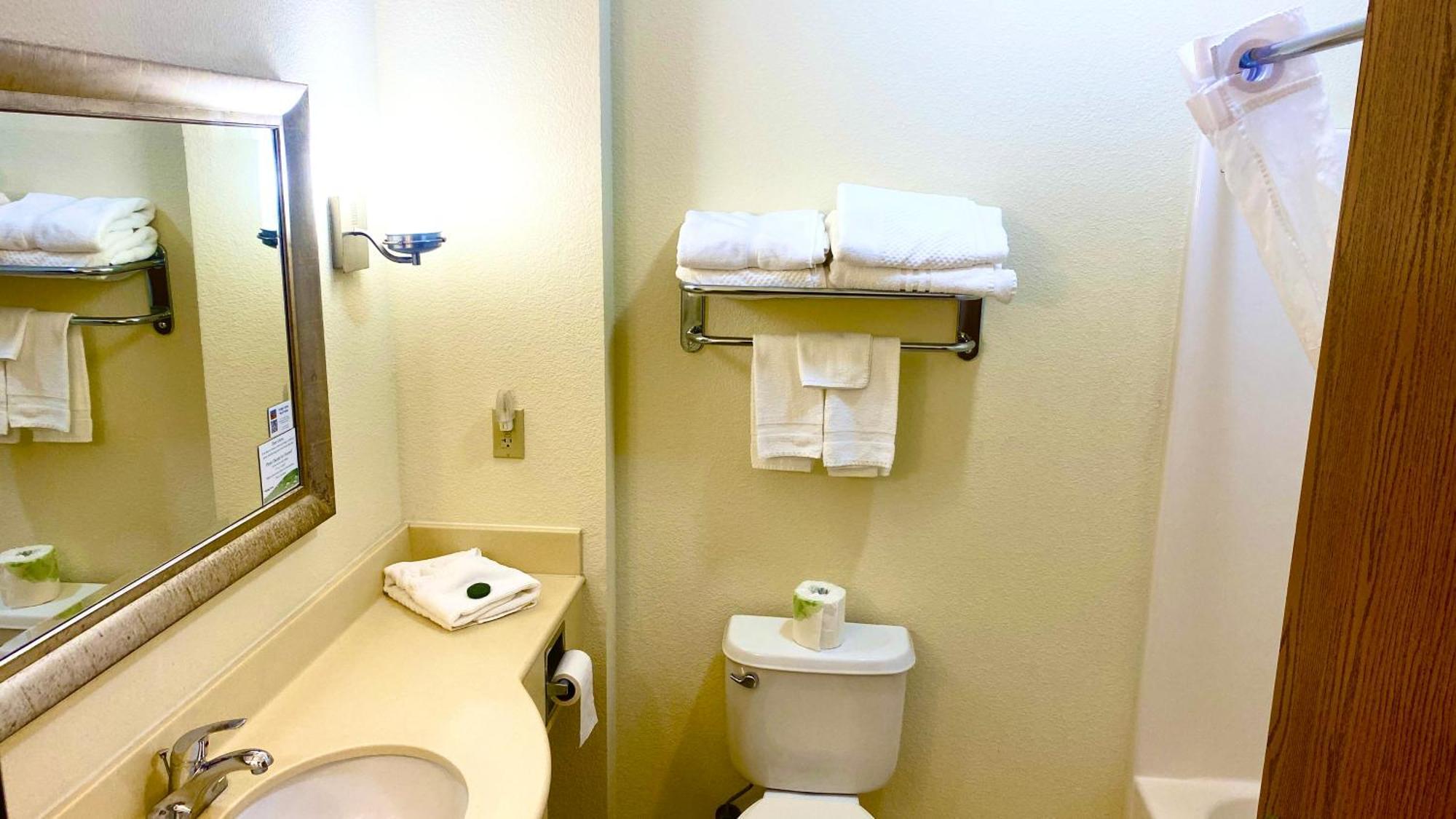 Park View Inn & Suites Hoisington Near Great Bend Εξωτερικό φωτογραφία